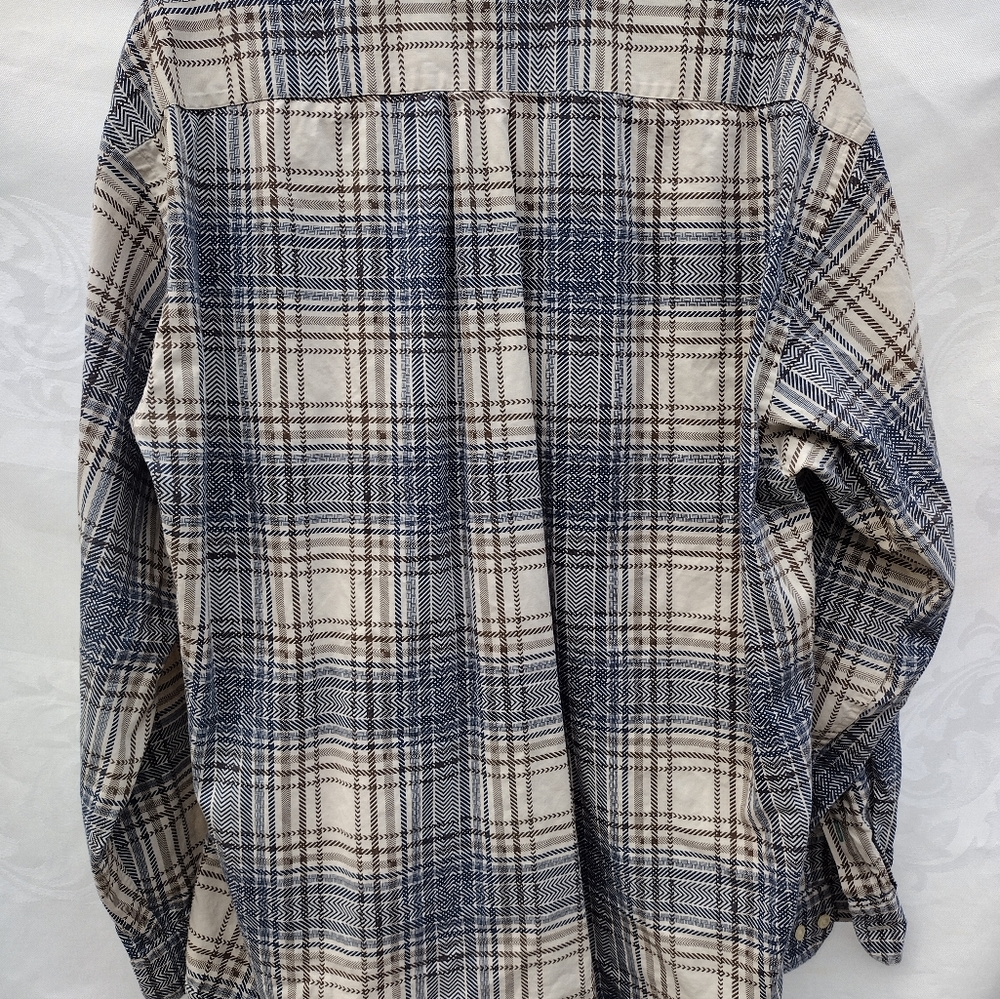 Button down - Picture 7 of 7